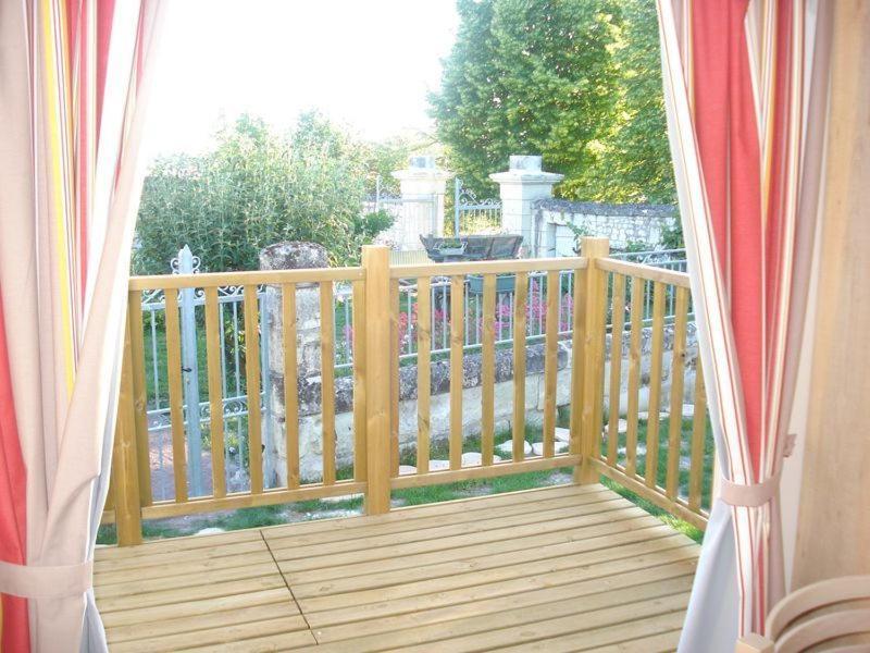 Les Roulottes De Cuzay Villa Roiffe Exterior photo