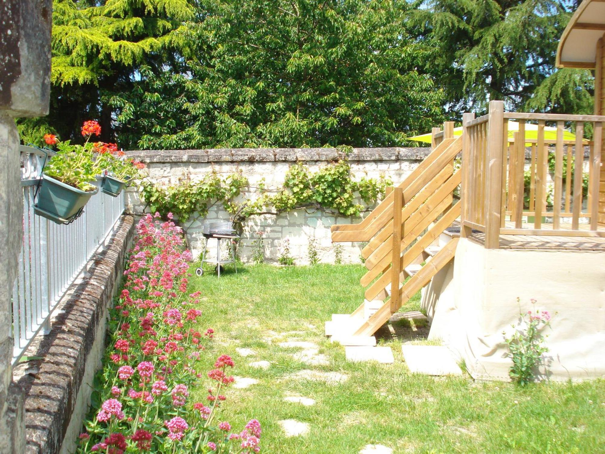 Les Roulottes De Cuzay Villa Roiffe Exterior photo